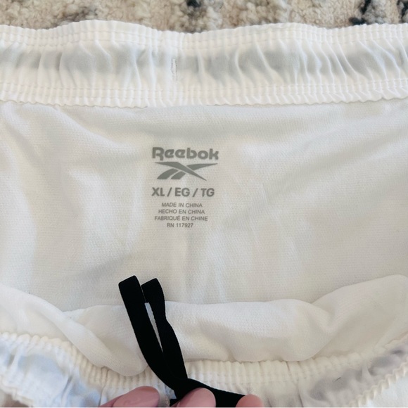 Reebok‎ Women’s Burst Heritage Shorts in Stark White Size XL - Picture 5 of 6